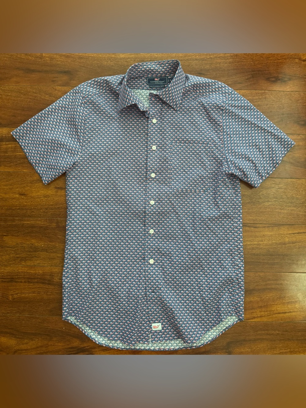 Vineyard Vines Short Sleeve Button-Down Shirt in Navy with Pink Whale Print